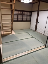 　　　屋根裏への階段